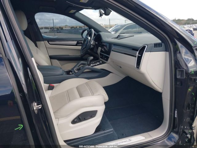 2022 PORSCHE Cayenne image 5