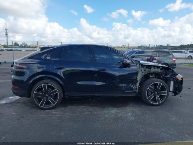 2022 PORSCHE Cayenne image 14