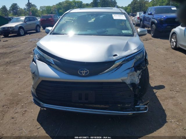 2024 TOYOTA Sienna image 11