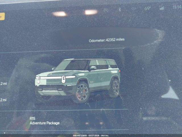 2023 RIVIAN R1S image 7