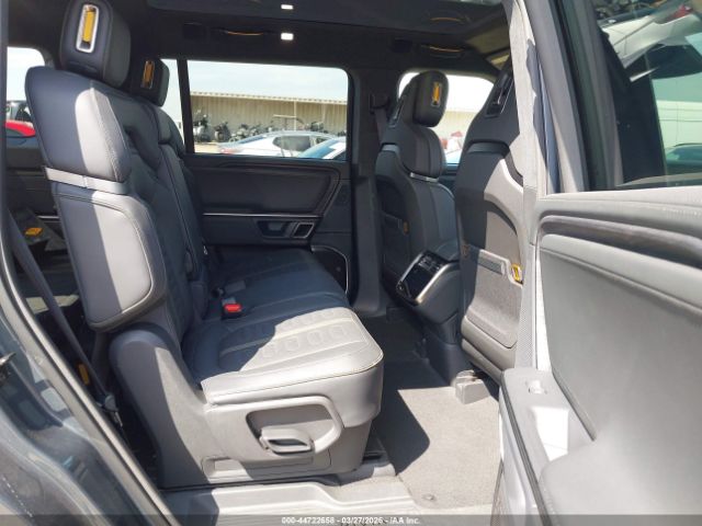 2023 RIVIAN R1S image 8