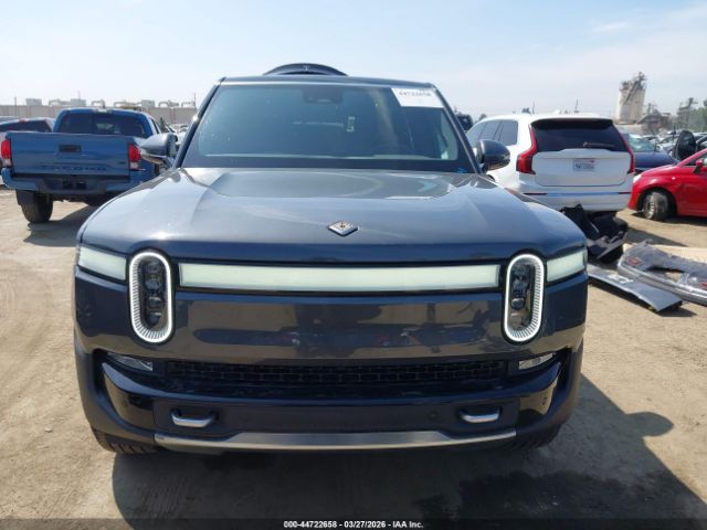 2023 RIVIAN R1S image 13
