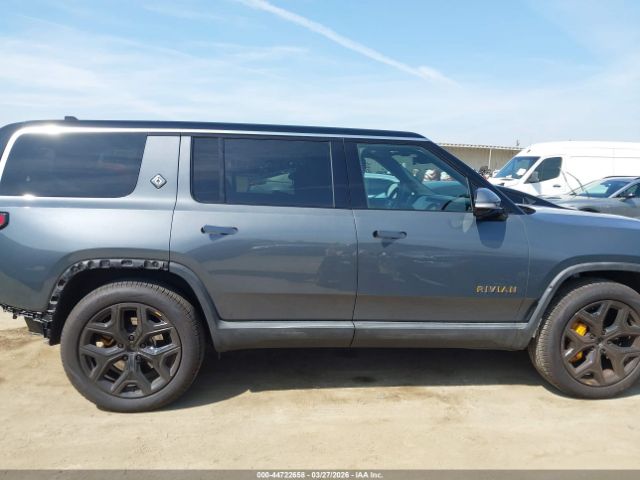 2023 RIVIAN R1S image 14