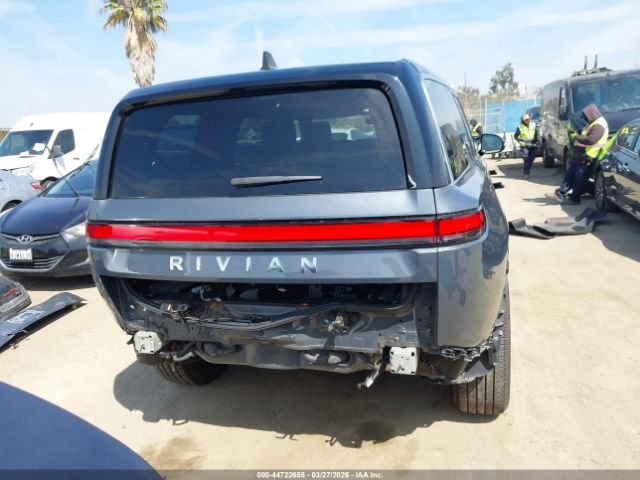 2023 RIVIAN R1S image 17