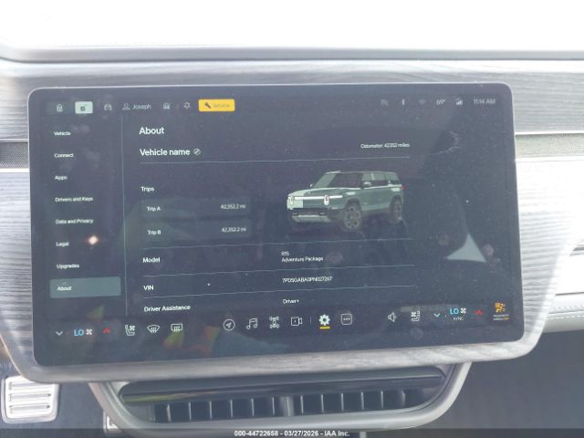 2023 RIVIAN R1S image 19