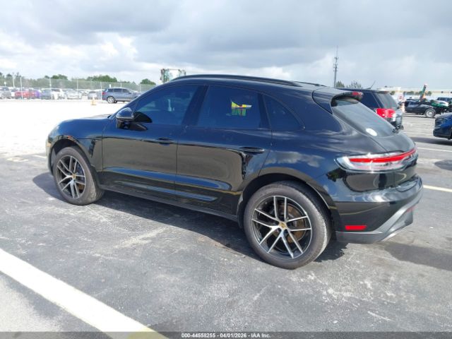 2025 PORSCHE Macan image 3