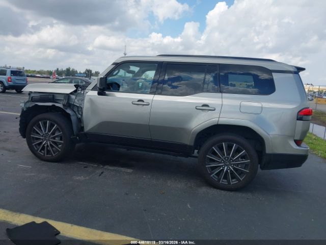 2024 LEXUS GX image 15